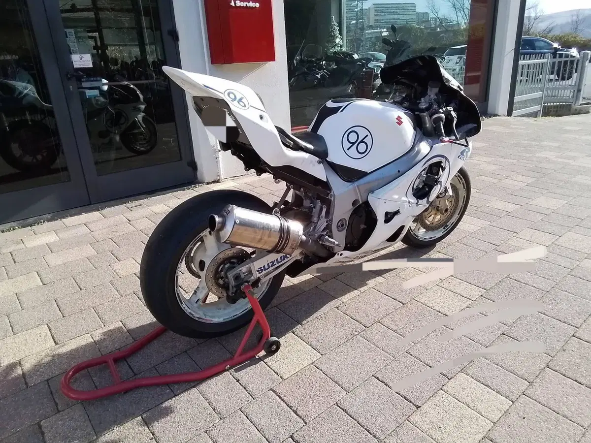 Suzuki GSX R 750 (1999 - 03) (8)