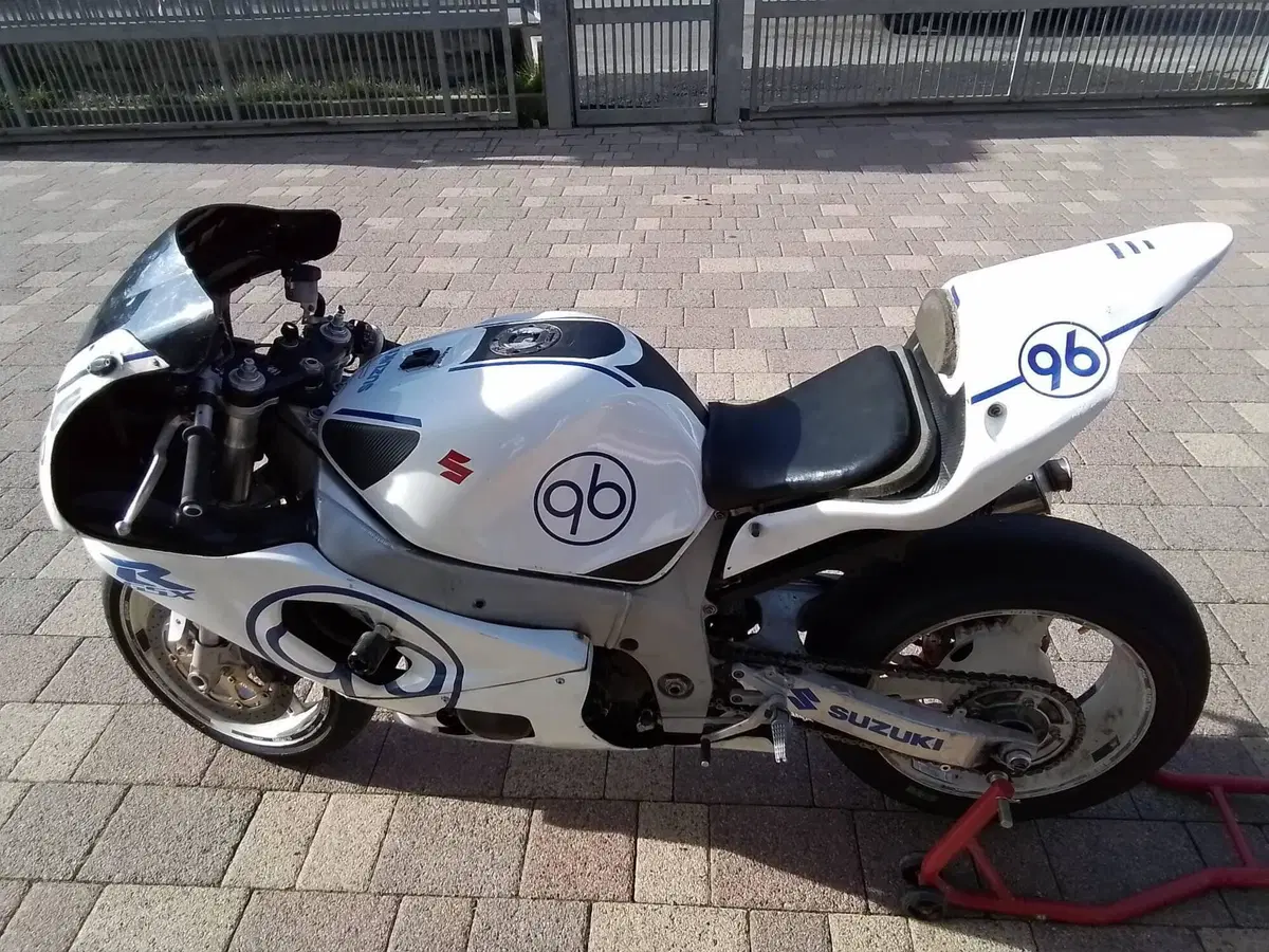 Suzuki GSX R 750 (1999 - 03) (10)