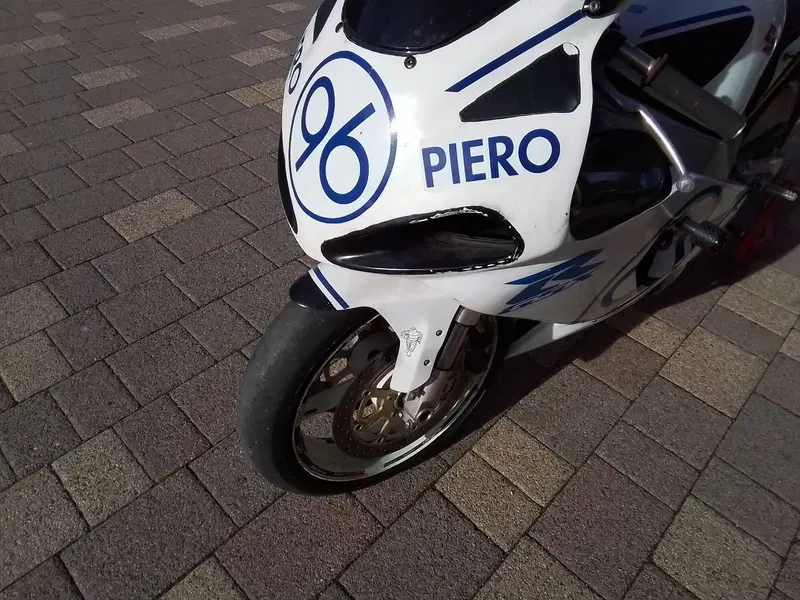 Suzuki GSX R 750 (1999 - 03) (11)