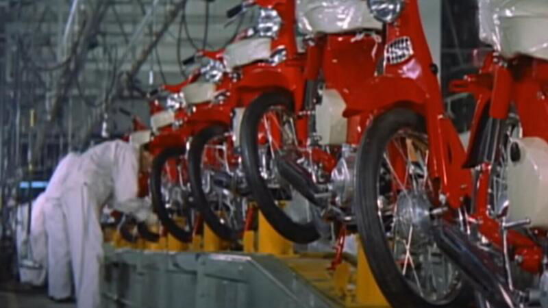 Honda, 1962: l&rsquo;impressionante potenza industriale nella moto [VIDEO]