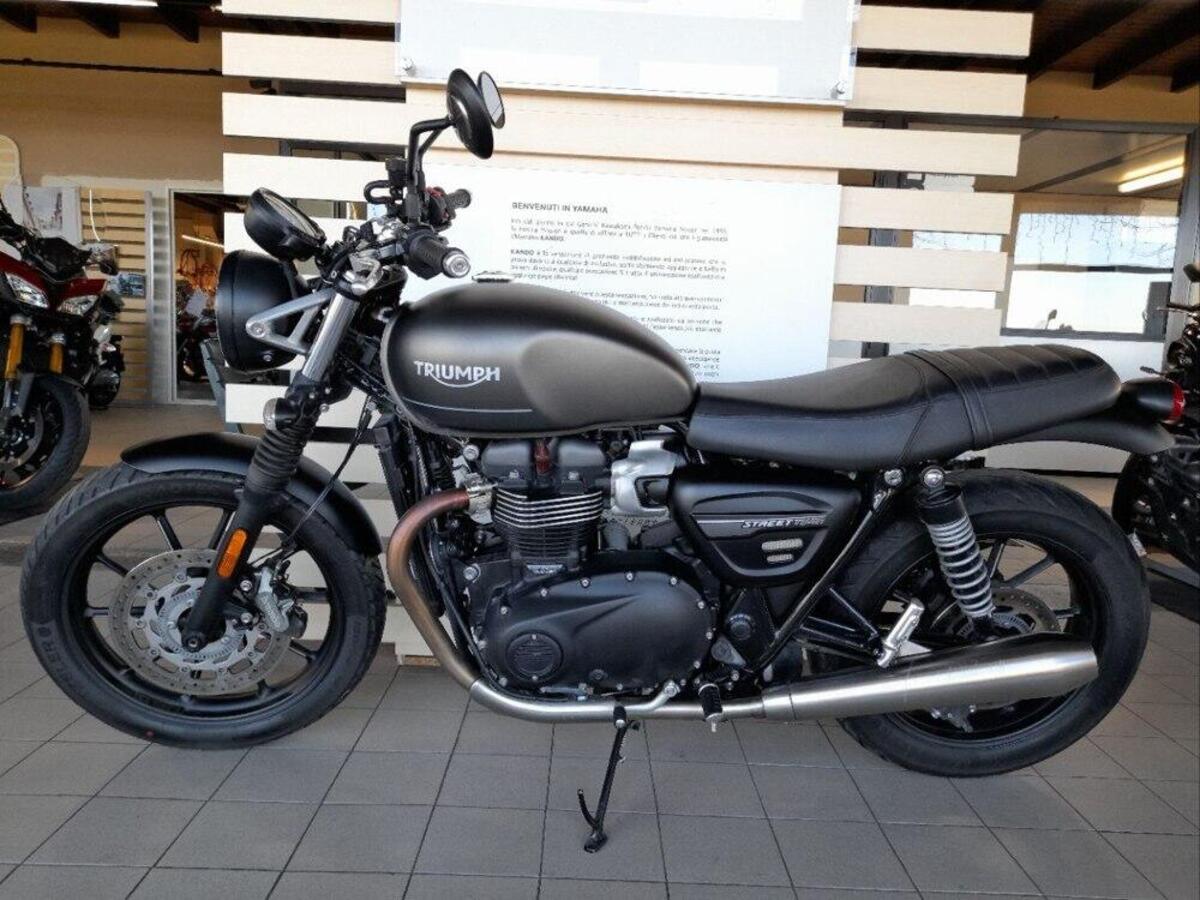 Vendo Triumph Street Twin 900 (2021 - 22) Usata A Alessandria (codice ...