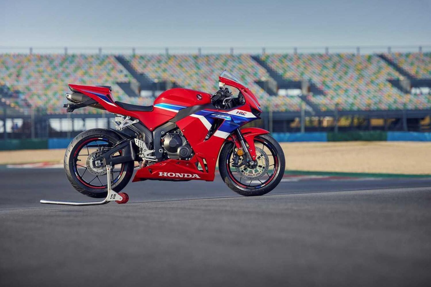 La Honda CBR600RR 2024 si presenta al mercato. Con un prezzo di lancio strepitoso [GALLERY]