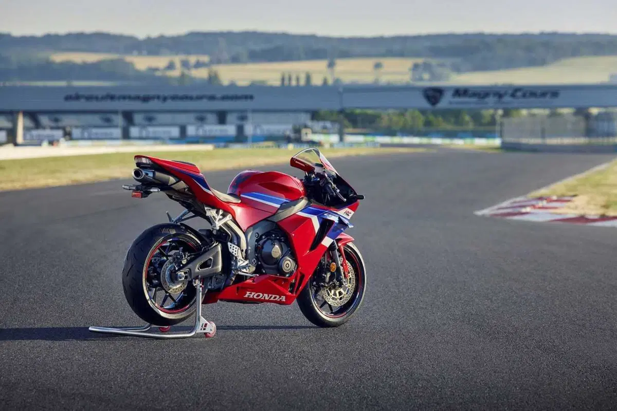 La Honda CBR600RR 2024 si presenta al mercato. Con un prezzo di lancio strepitoso [GALLERY] (2)