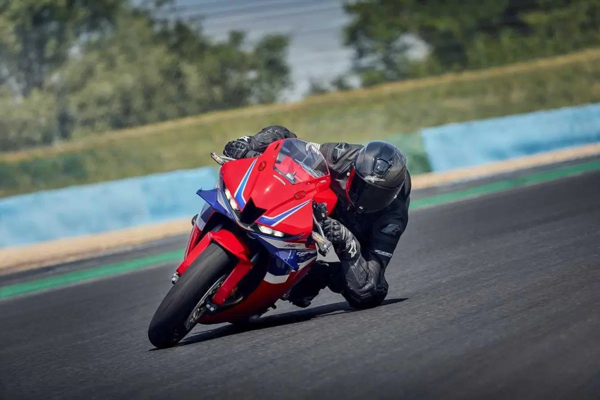 La Honda CBR600RR 2024 si presenta al mercato. Con un prezzo di lancio strepitoso [GALLERY] (3)