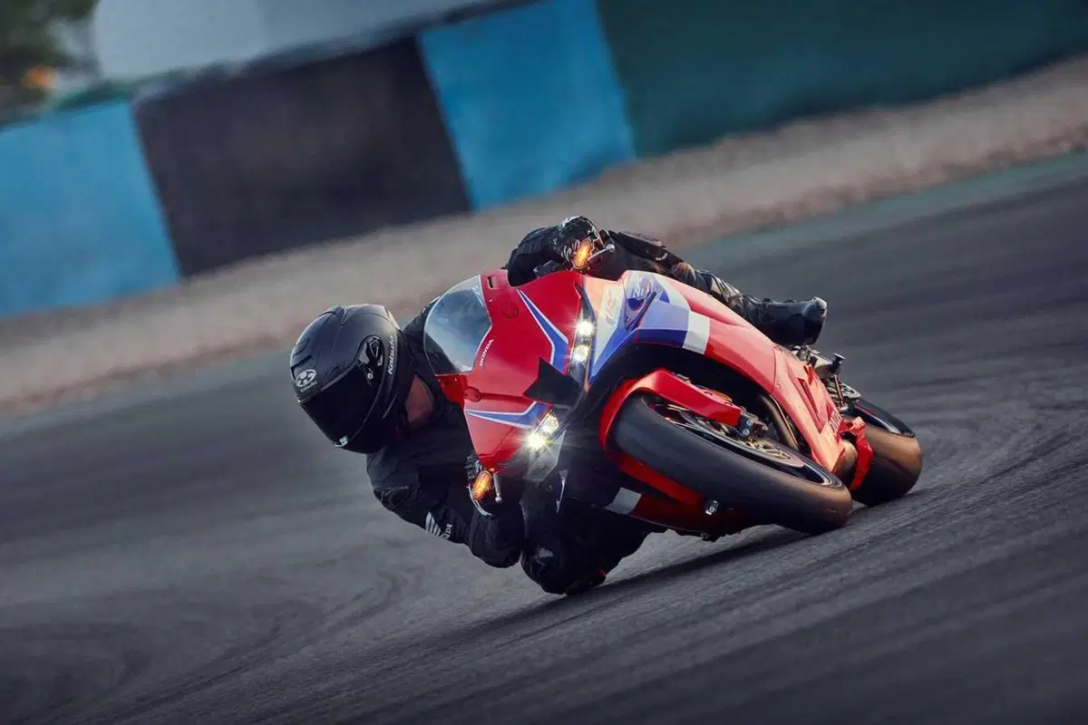La Honda CBR600RR 2024 si presenta al mercato. Con un prezzo di lancio strepitoso [GALLERY] (4)
