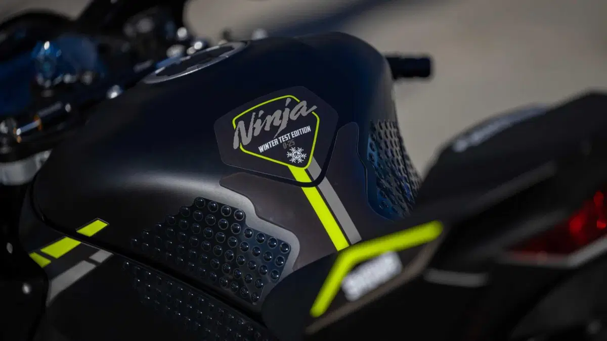 Kawasaki Ninja 1000 ZX-10RR Ninja 1000 ZX-10RR "Winter Test" Limited Edition (2024) (2)