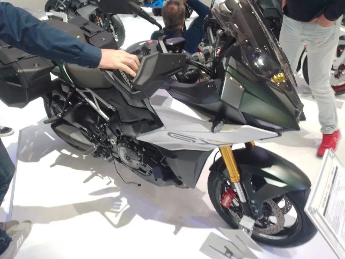 Suzuki GSX-S1000GX Touring (2024 - 26) (5)