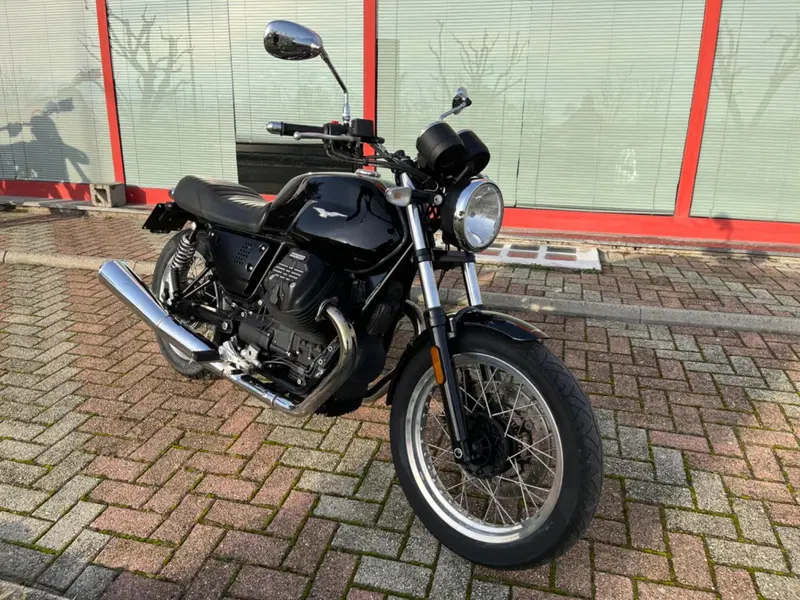 Moto Guzzi V7 III Special (2017 - 20) (3)