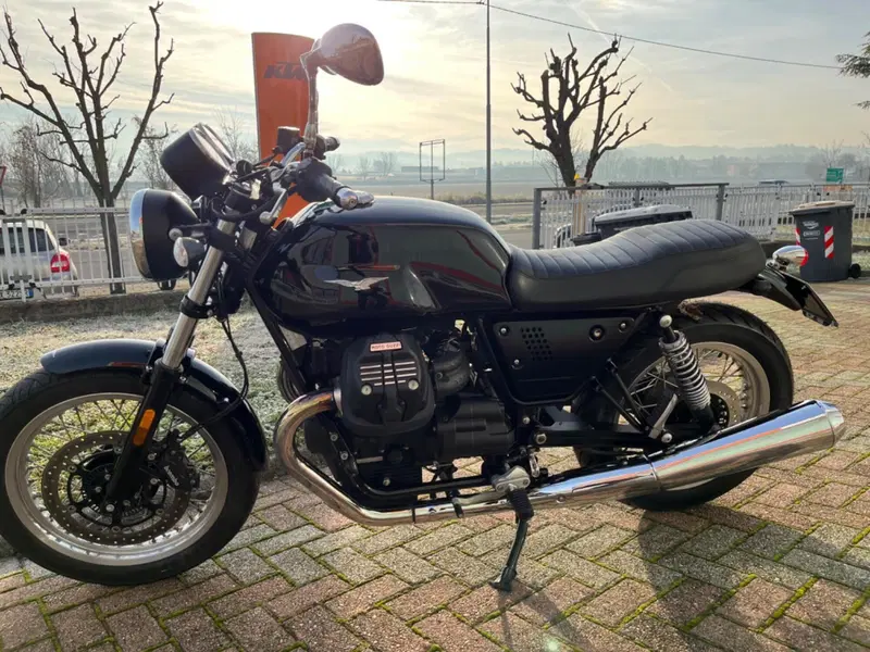 Moto Guzzi V7 III Special (2017 - 20) (9)