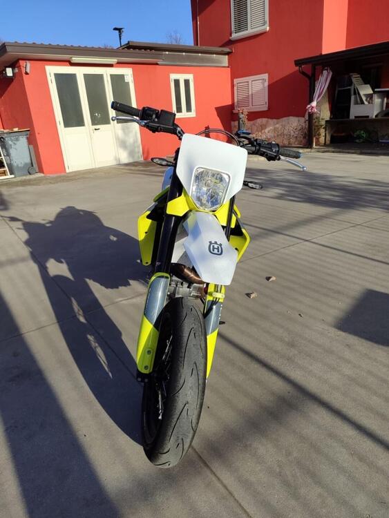 Husqvarna 701 Supermoto (2021) (3)