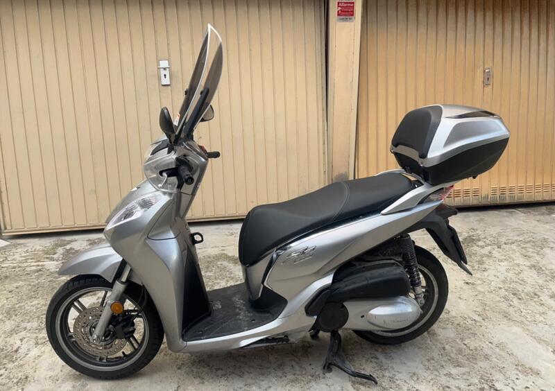 Vendo Honda SH 300 i Sport ABS (2018 - 20) usata a Rimini (codice 9346117)  