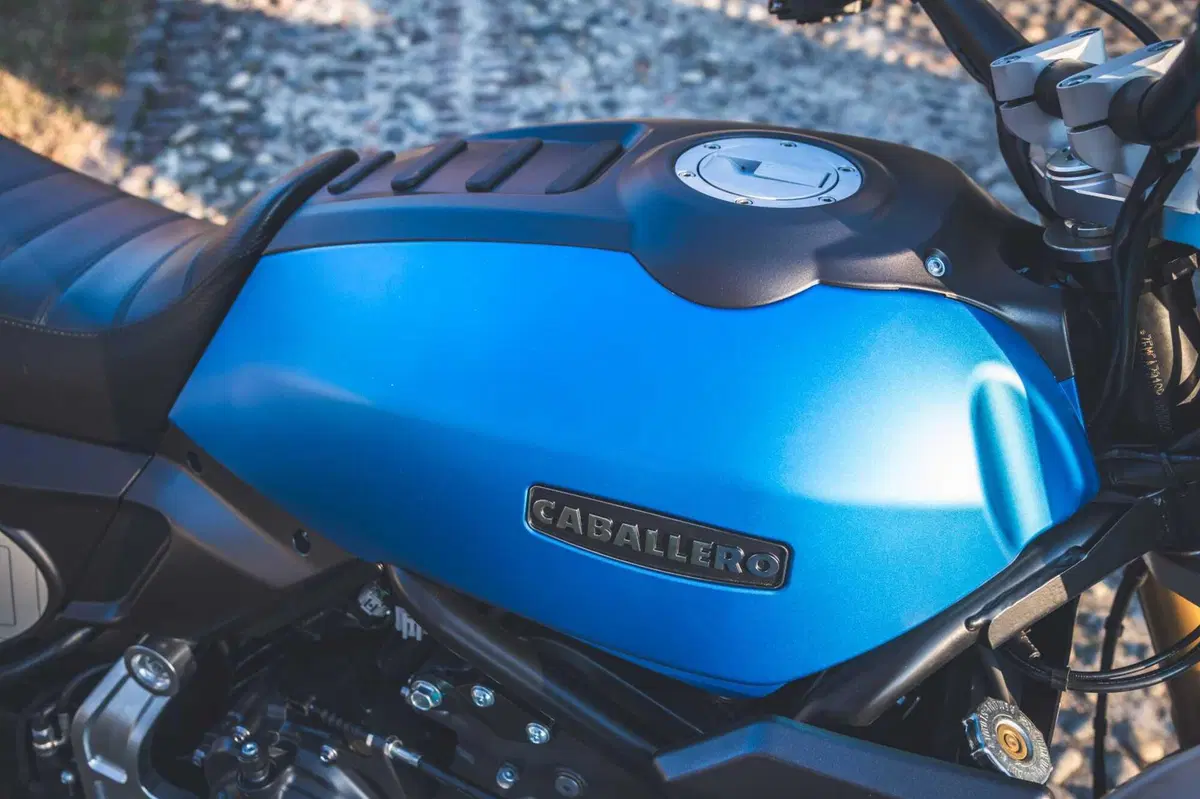 Nico Cereghini e il Perfetto provano la Fantic Caballero 700! SPECIAL TEST su strada e in off (19)