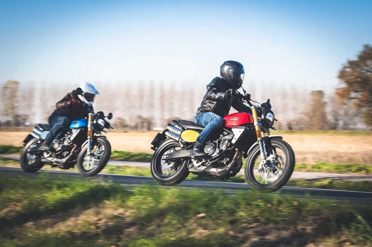 Nico Cereghini e il Perfetto provano la Fantic Caballero 700! SPECIAL TEST su strada e in off (29)