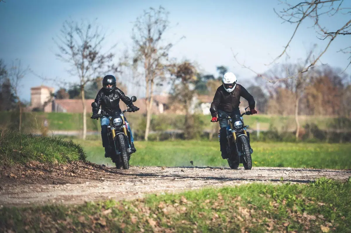 Nico Cereghini e il Perfetto provano la Fantic Caballero 700! SPECIAL TEST su strada e in off (30)