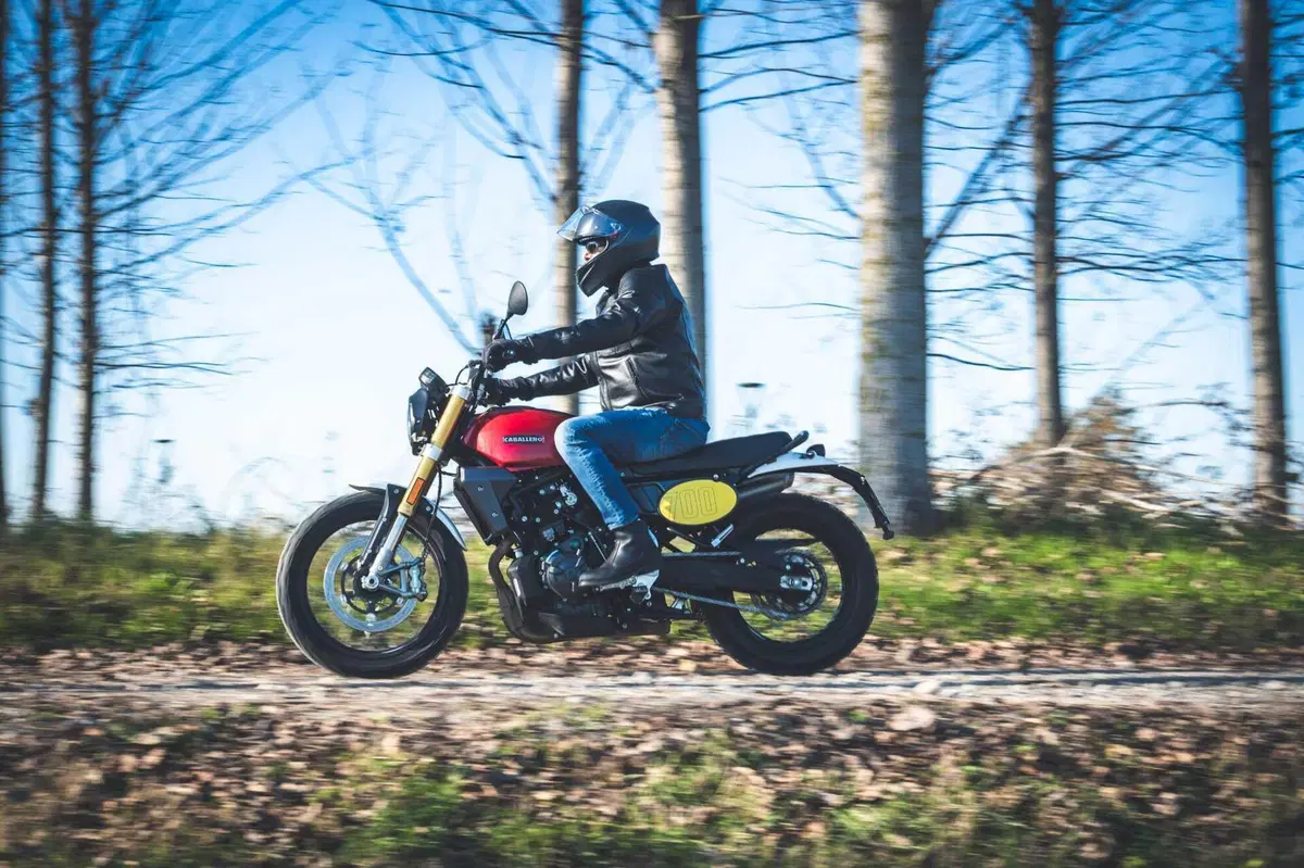 Nico Cereghini e il Perfetto provano la Fantic Caballero 700! SPECIAL TEST su strada e in off (34)