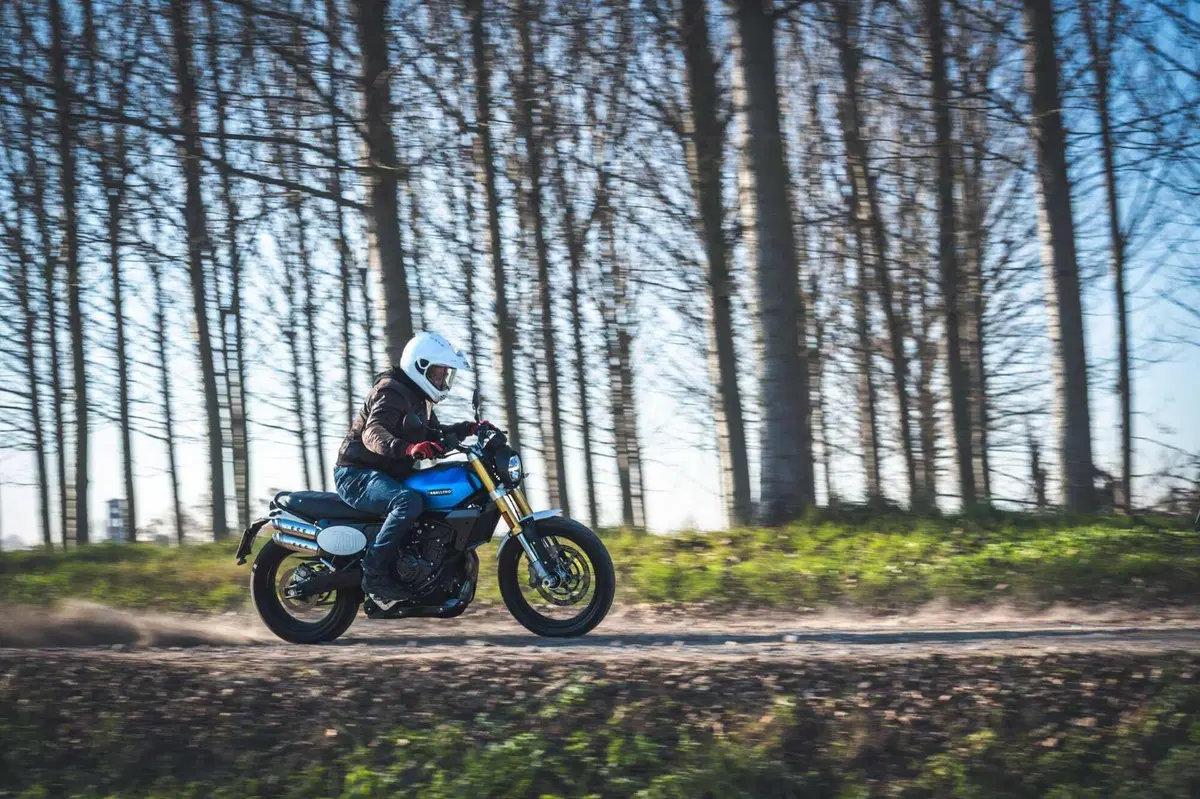 Nico Cereghini e il Perfetto provano la Fantic Caballero 700! SPECIAL TEST su strada e in off (35)