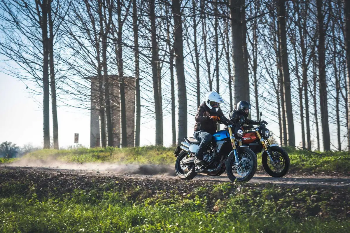 Nico Cereghini e il Perfetto provano la Fantic Caballero 700! SPECIAL TEST su strada e in off (36)