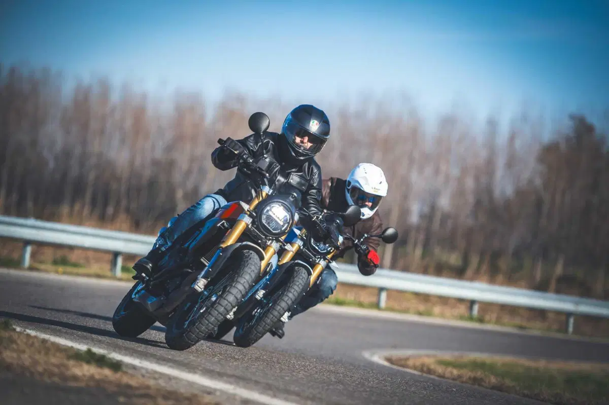 Nico Cereghini e il Perfetto provano la Fantic Caballero 700! SPECIAL TEST su strada e in off (42)