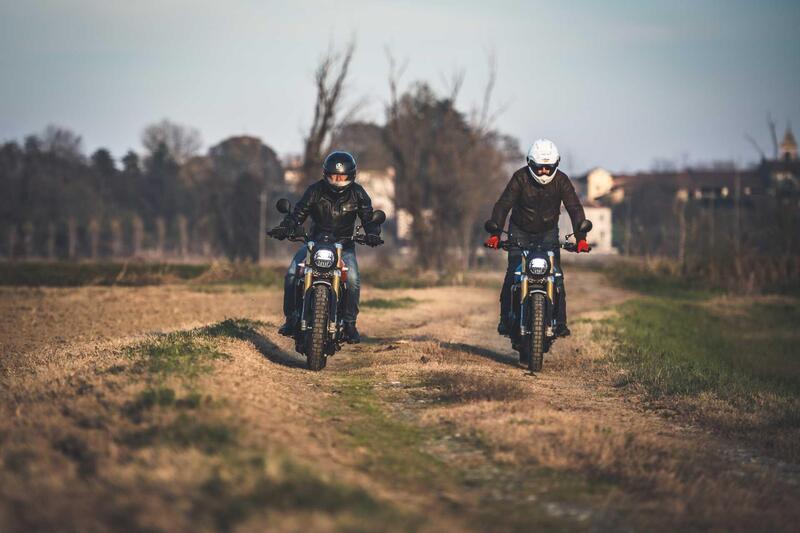 Il divertimento continua anche fuori dall&#039;asfalto. Non sono fatte per l&#039;enduro, ma sulle strade bianche sono perfette