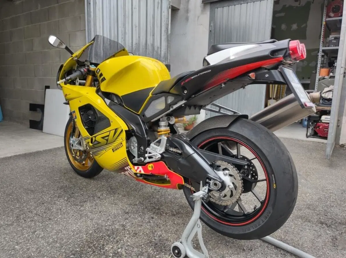Aprilia RSV 1000 R (2003 - 04) (2)