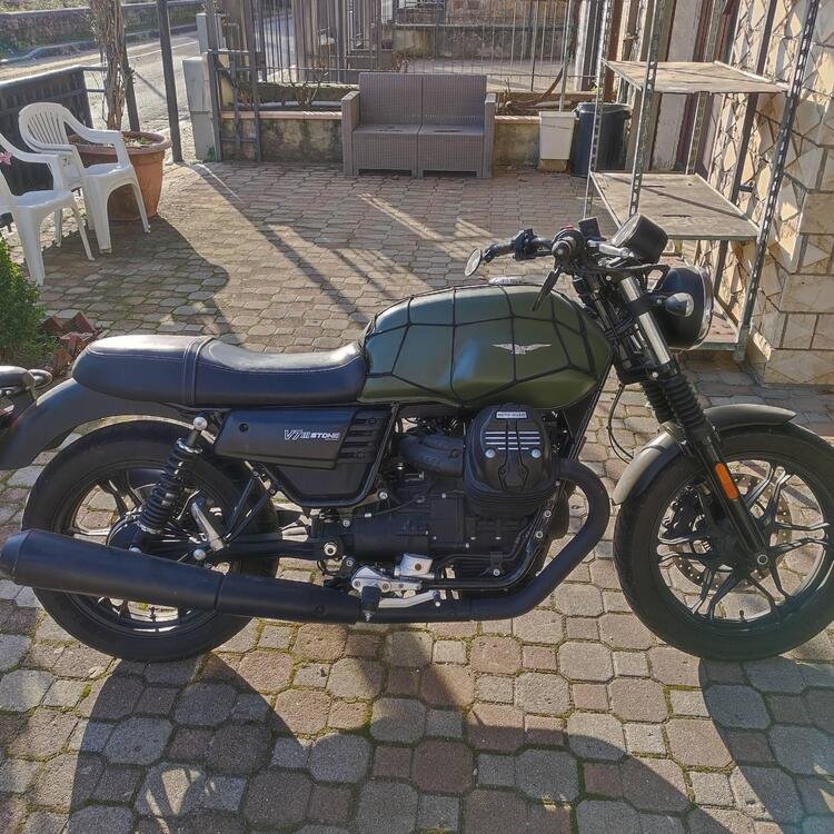 Moto Guzzi V7 III Stone (2017 - 20)