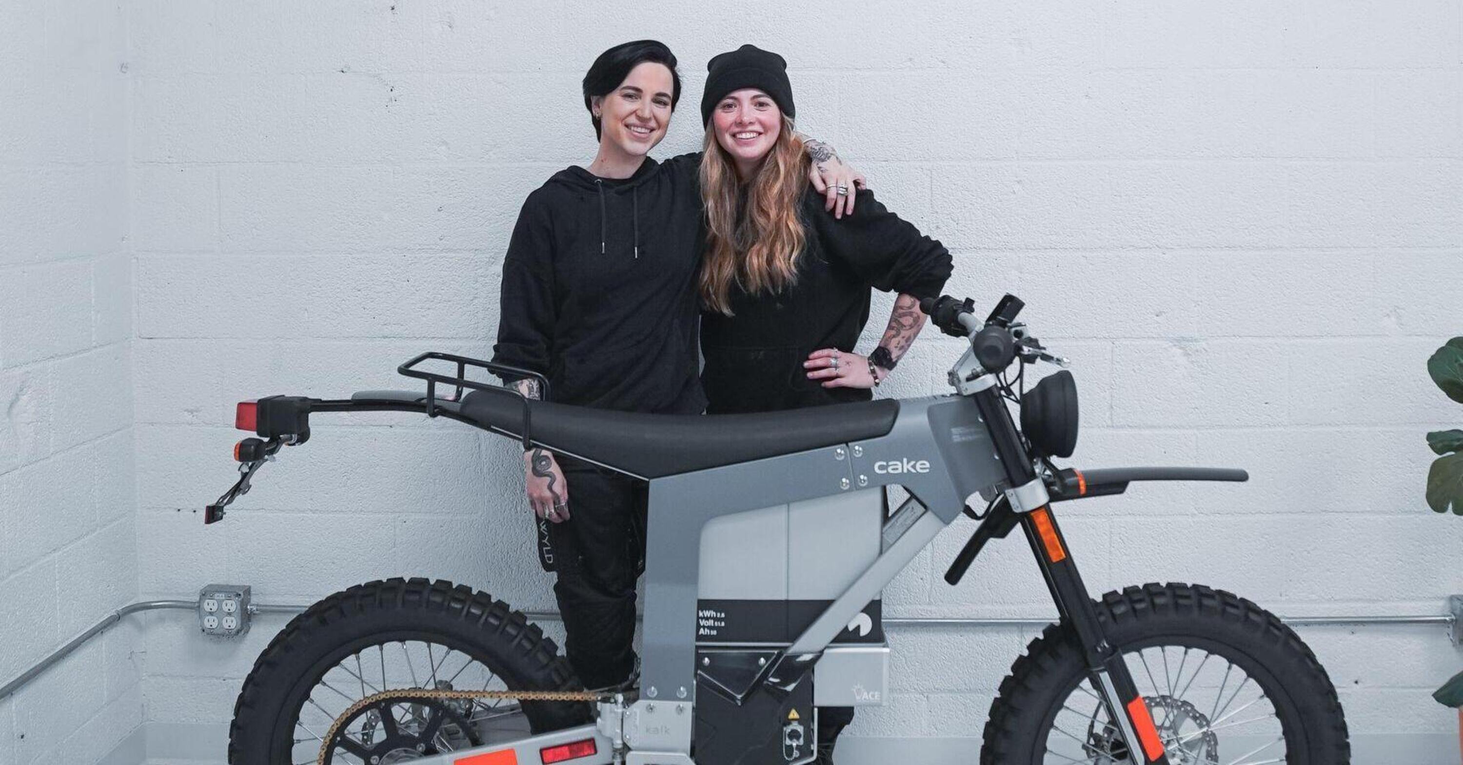 Due ragazze attraversano gli USA in moto elettrica: secondo continente conquistato per Cake!