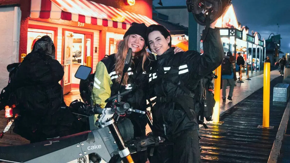 Due ragazze attraversano gli USA in moto elettrica: secondo continente per Cake! (3)