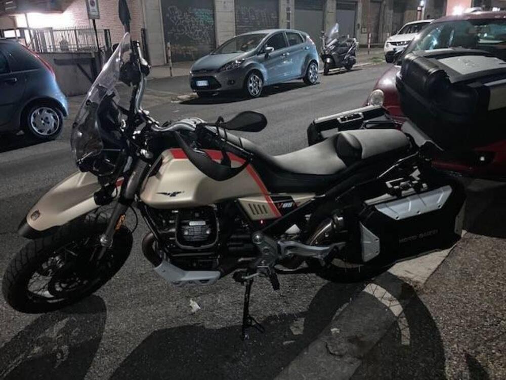 Moto Guzzi V85 TT Travel (2021 - 23) (2)