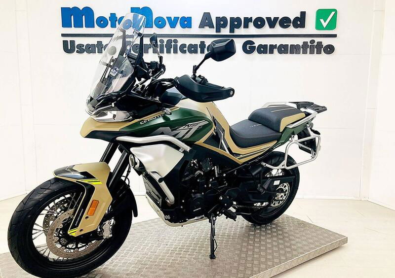 CFMoto 800MT Sport R. Una “R” che si traduce crossover sportiva