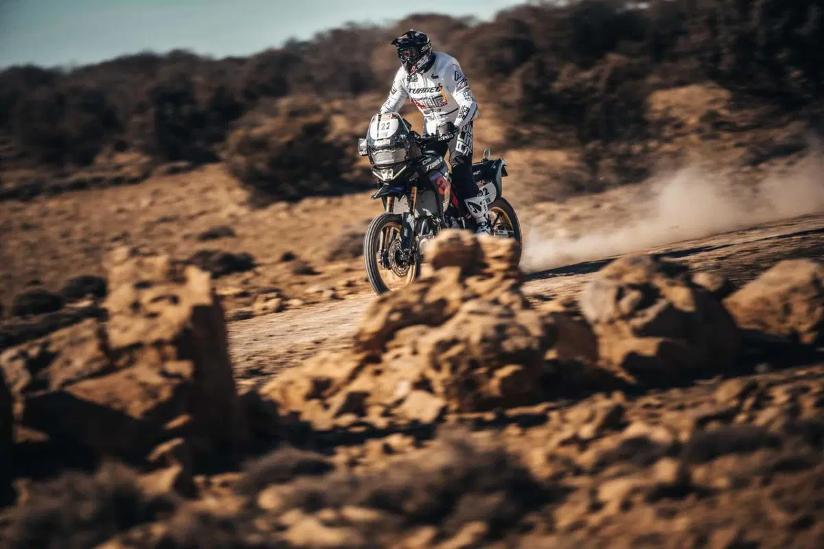 Africa Eco Race. D1, Exploit Aprilia-Cerutti. “Si ai un buraco, no se lo come!” (12)