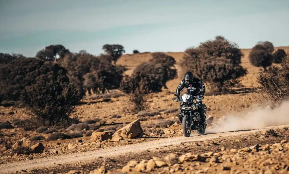 Africa Eco Race. D1, Exploit Aprilia-Cerutti. “Si ai un buraco, no se lo come!” (14)