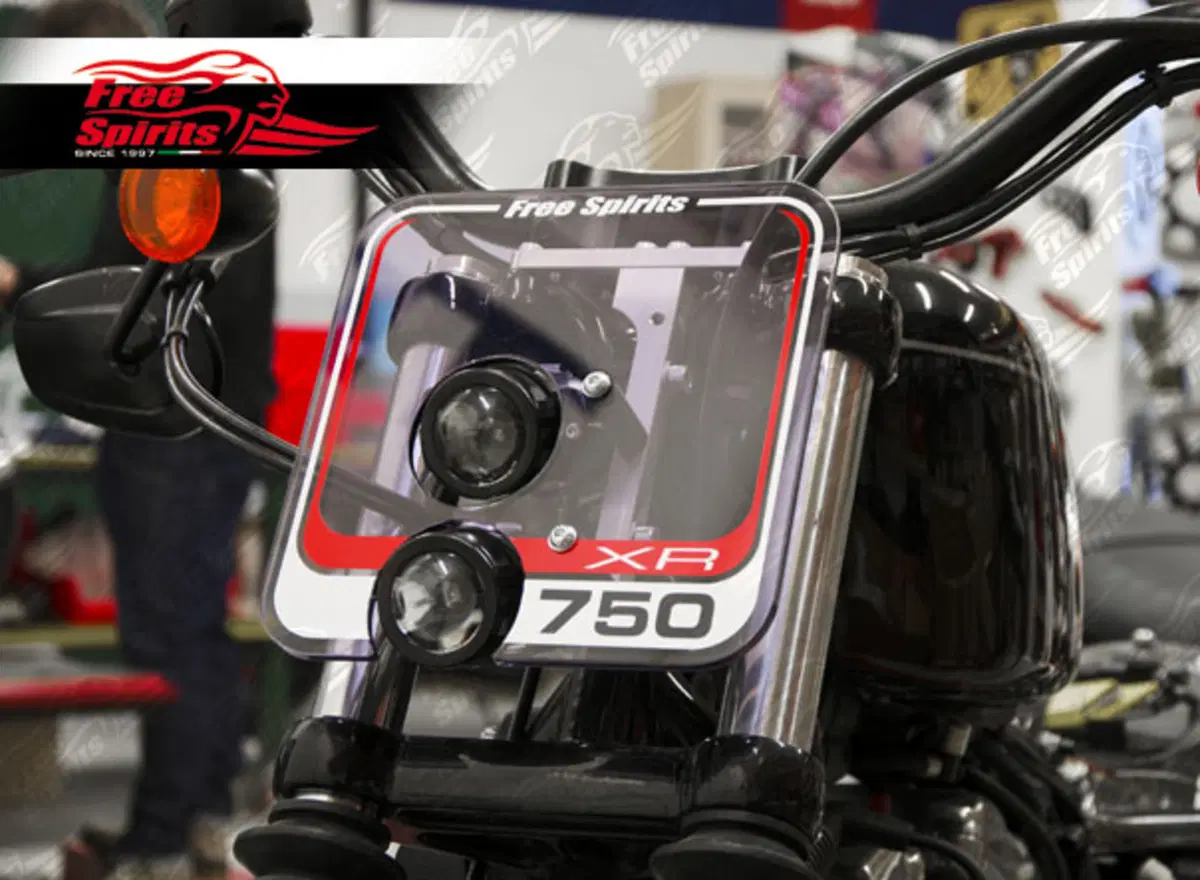 Free Spirits: mascherina portafaro per Harley-Davidson Sportster (2)