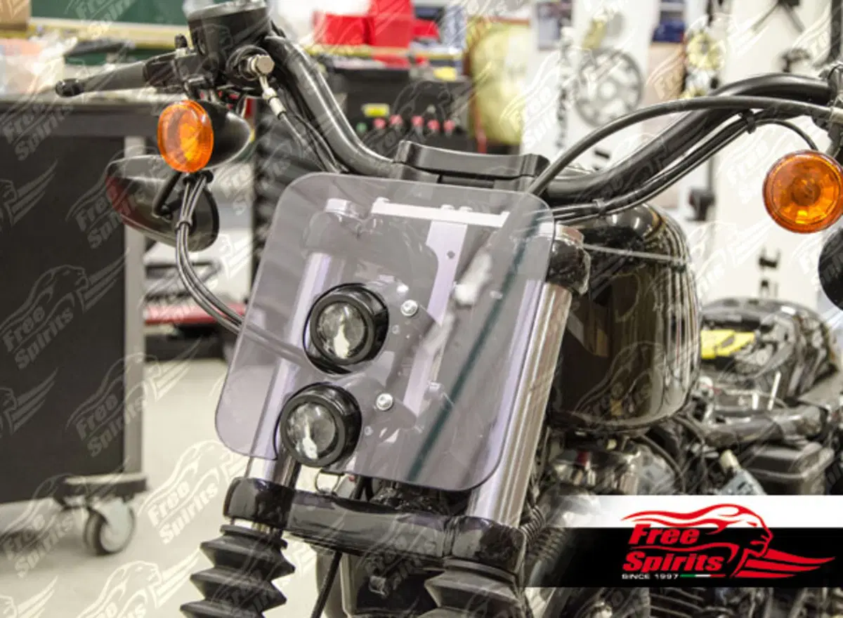 Free Spirits: mascherina portafaro per Harley-Davidson Sportster (4)