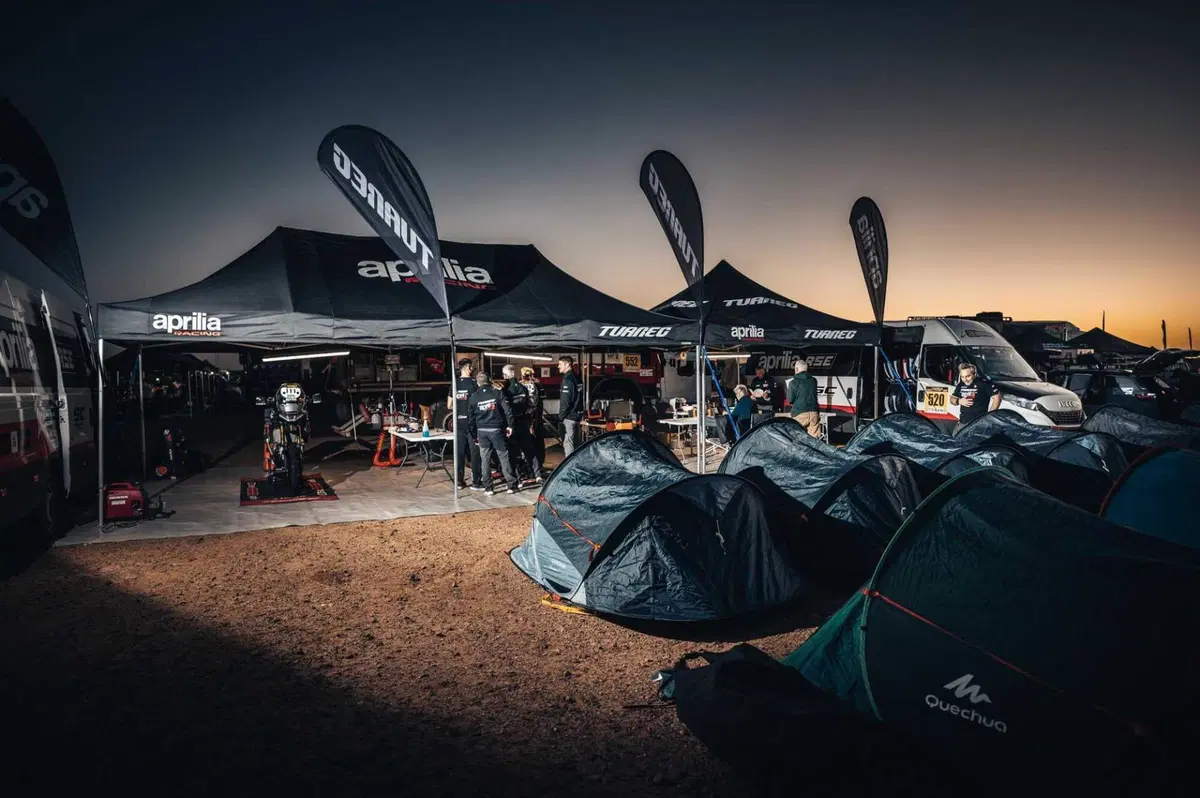 Africa Eco Race D2. En-plein Aprilia-Cerutti (10)