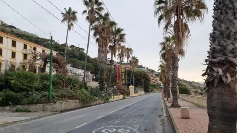 A Sanremo c'&egrave; chi segnala gli autovelox con i graffiti