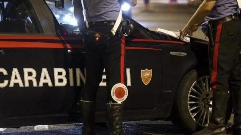 Tende un cavo d&rsquo;acciaio contro le moto a Milano. Arrestato un 24enne