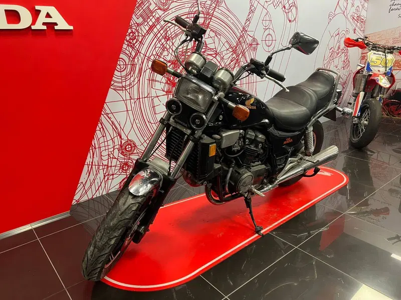 Honda VF 1100 C V65 Magna (1983 - 85) (8)