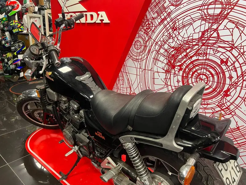 Honda VF 1100 C V65 Magna (1983 - 85) (9)