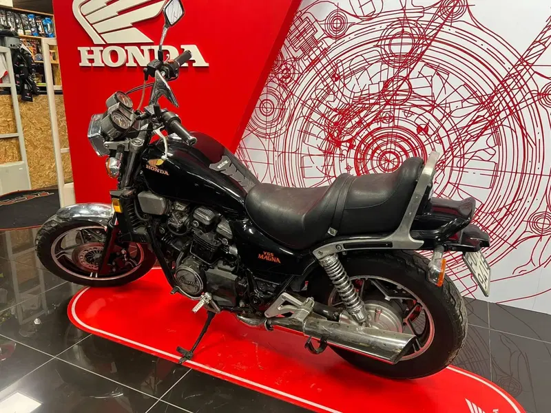 Honda VF 1100 C V65 Magna (1983 - 85) (11)