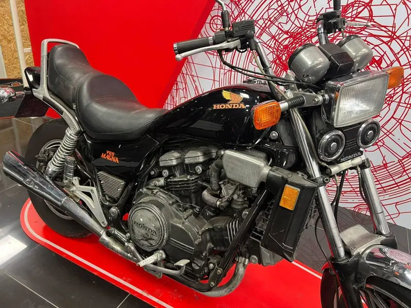 Honda VF 1100 C V65 Magna (1983 - 85) (3)