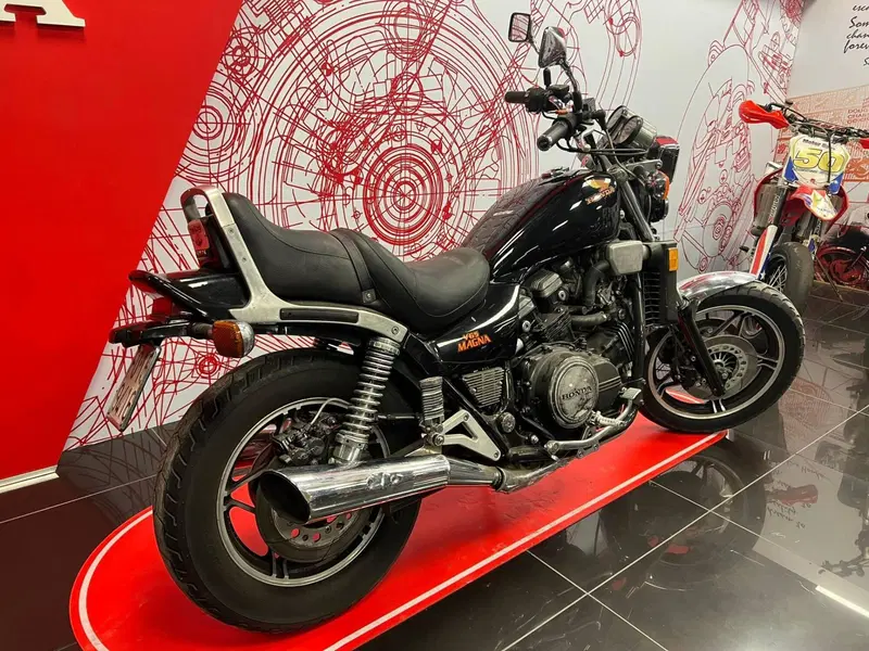 Honda VF 1100 C V65 Magna (1983 - 85) (4)