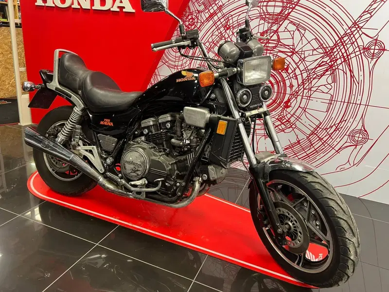 Honda VF 1100 C V65 Magna (1983 - 85) (2)