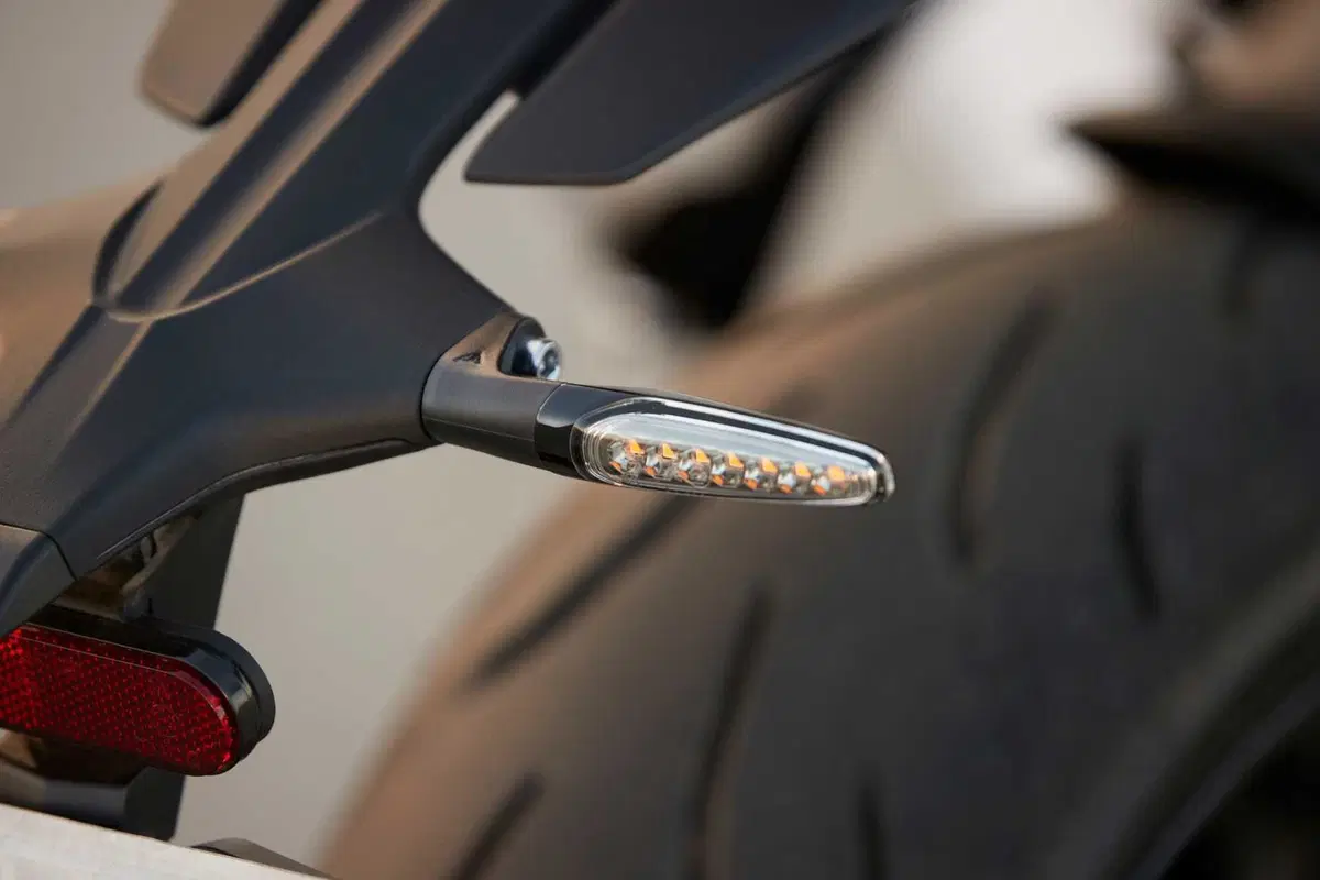 Triumph Daytona 660: sportiva con classe  (4)
