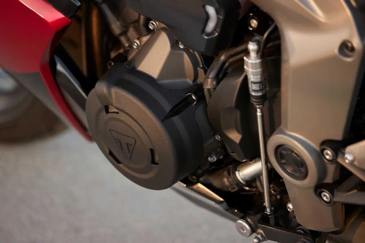 Triumph Daytona 660: sportiva con classe  (6)