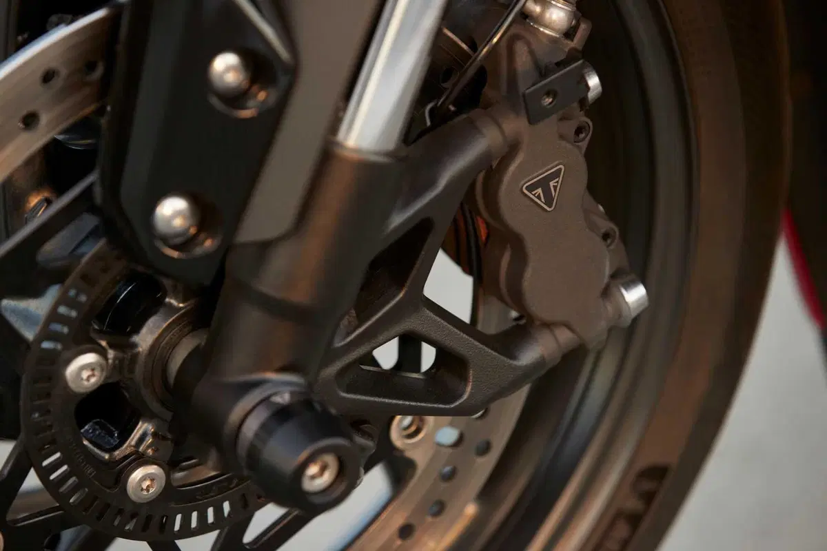 Triumph Daytona 660: sportiva con classe  (8)