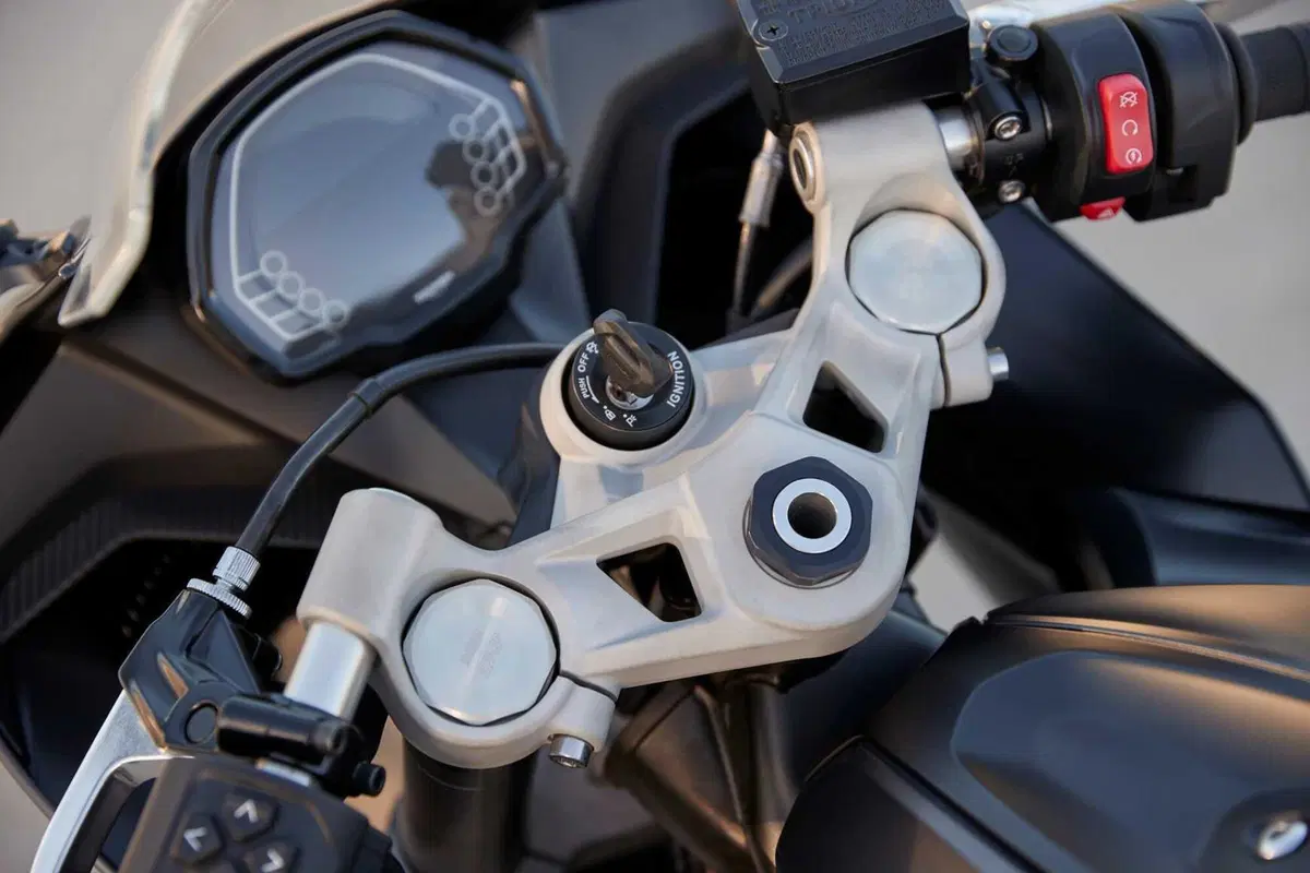Triumph Daytona 660: sportiva con classe  (2)
