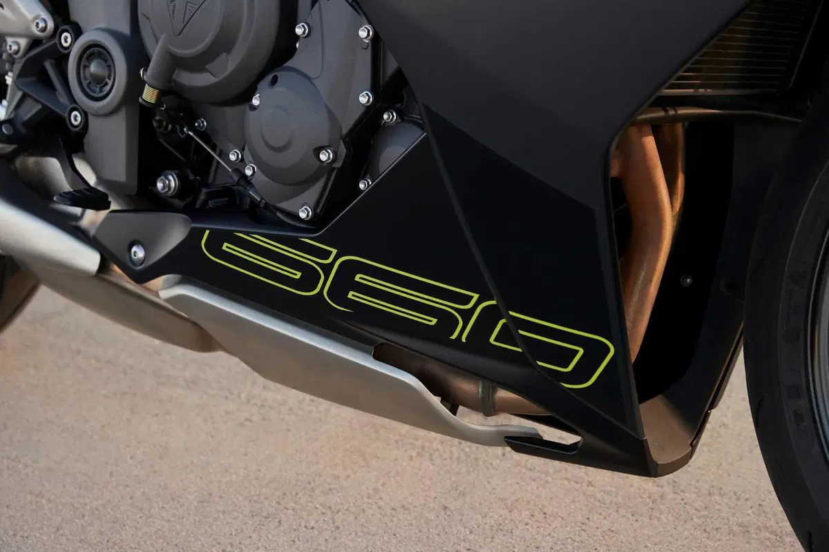 Triumph Daytona 660: sportiva con classe  (3)