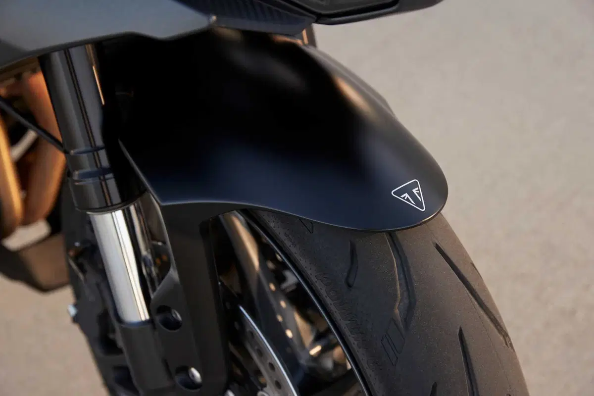 Triumph Daytona 660: sportiva con classe  (4)