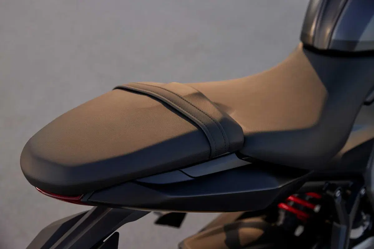 Triumph Daytona 660: sportiva con classe  (7)
