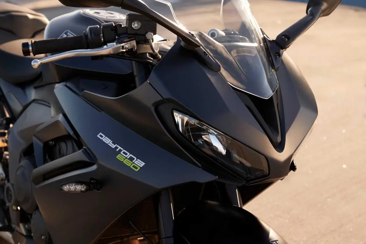 Triumph Daytona 660: sportiva con classe  (12)